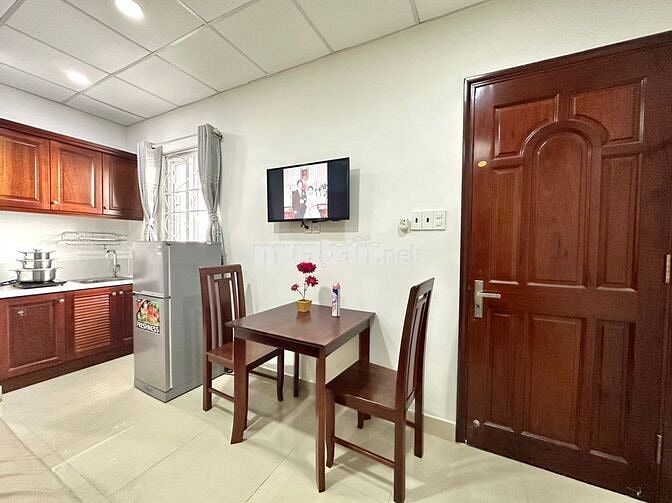 NGAY NHÀ THI ĐẤU PHÚ THỌ,GẦN ĐH BÁCH KHOA ,PHÒNG 25M2 THANG MÁY BẢO VỆ