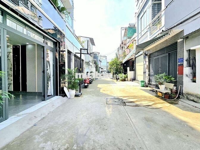 Nhà cần bán đường xe hơi gần Phú Mỹ Hưng quận 7