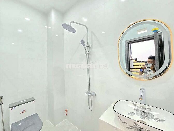 BÁN NHÀ XÂY MỚI 100% - GIÁP QUẬN 7