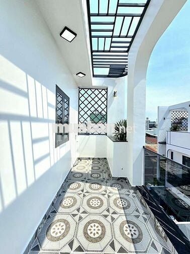 BÁN NHÀ XÂY MỚI 100% - GIÁP QUẬN 7