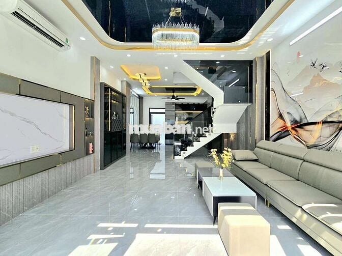 BÁN NHÀ XÂY MỚI 100% - GIÁP QUẬN 7