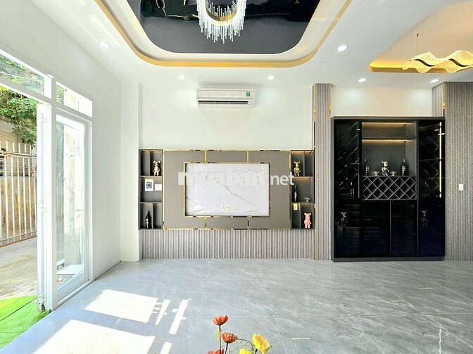 BÁN NHÀ XÂY MỚI 100% - GIÁP QUẬN 7