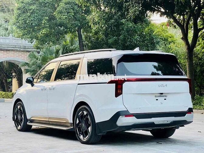 Kia Carnival 2.2D Luxury model 2025