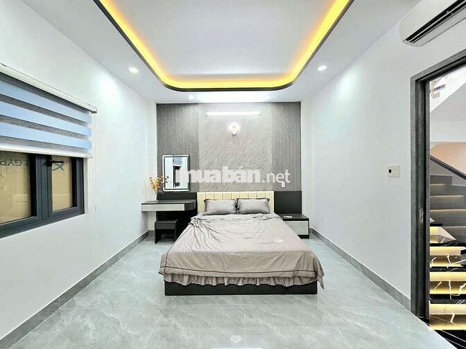 BÁN NHÀ XÂY MỚI 100% - GIÁP QUẬN 7