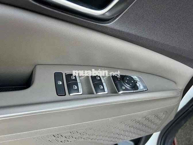 Kia Carnival 2.2D Luxury model 2025