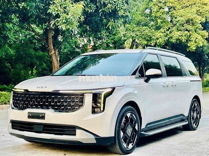 Kia Carnival 2.2D Luxury model 2025