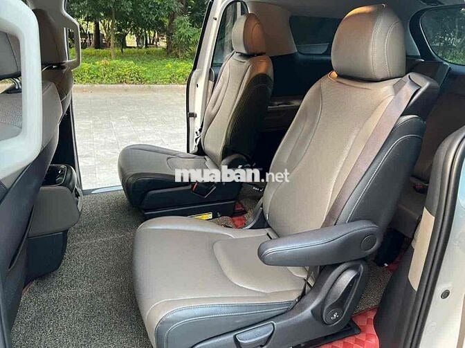 Kia Carnival 2.2D Luxury model 2025
