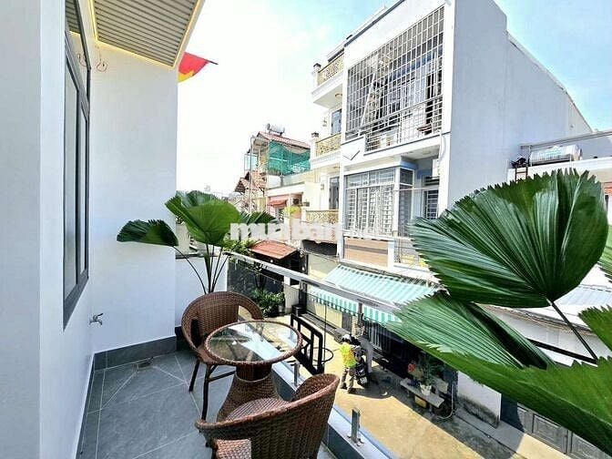 Nhà cần bán đường xe hơi gần Phú Mỹ Hưng quận 7