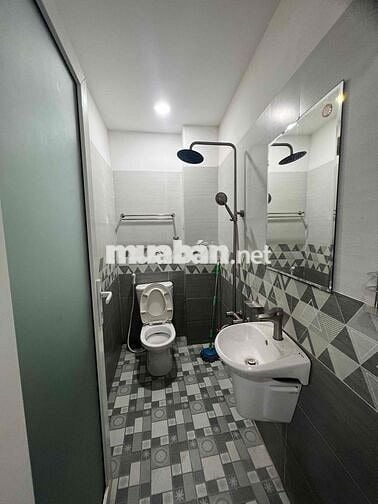 Nhà Mới Sạch Sẻ DT 4x18 1Trệt 1Lửng 2Lầu 4Pn 4Wc Hẻm Xe Tải Hợp Online