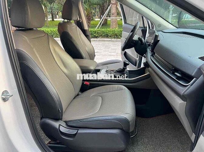 Kia Carnival 2.2D Luxury model 2025