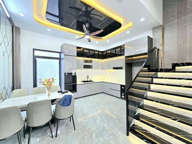 BÁN NHÀ XÂY MỚI 100% - GIÁP QUẬN 7