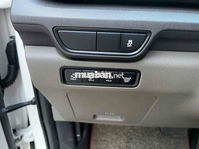 Kia Carnival 2.2D Luxury model 2025