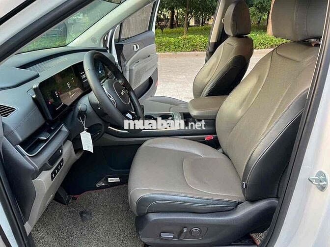 Kia Carnival 2.2D Luxury model 2025