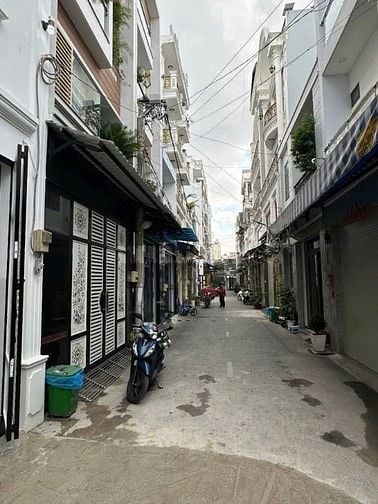 Bán nhà đẹp ngay trung tâm PN, 54m2 có shr, hẻm 6m oto, chỉ 4ty Tl 