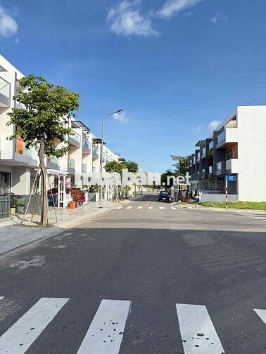 Bán nhà thô 3 tầng đường thông The Capella Garden giá rẻ 6 tỷ 550.