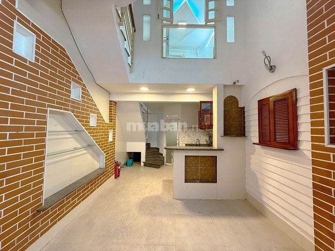 Mặt tiền thụt phú nhuận 4 tầng 4pn có sân thượng chỉ nhỉnh 7 tỷ