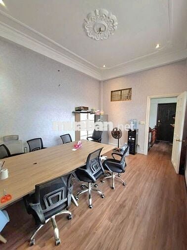 Nhà mặt tiền 1 trệt 4 lầu sân thượng, DT đất 75m2, 22 tỷ