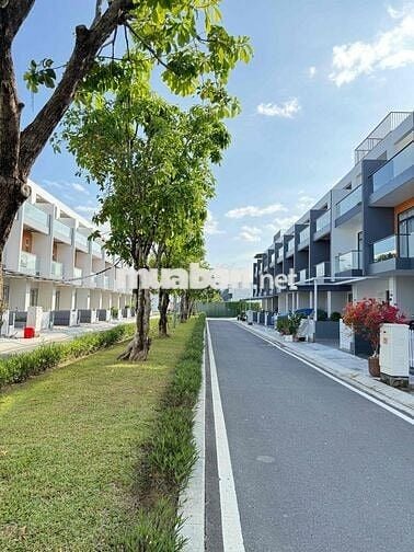 Bán nhà thô 3 tầng đường thông The Capella Garden giá rẻ 6 tỷ 550.