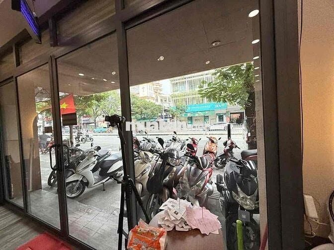 Cho thuê Mặt Tiền Nguyễn Cư Trinh Q1 ngang 6m