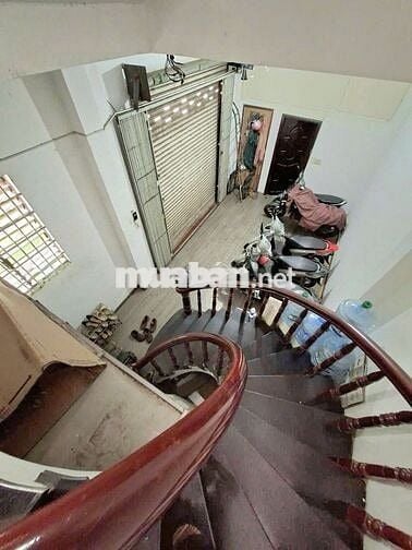 Nhà mặt tiền 1 trệt 4 lầu sân thượng, DT đất 75m2, 22 tỷ