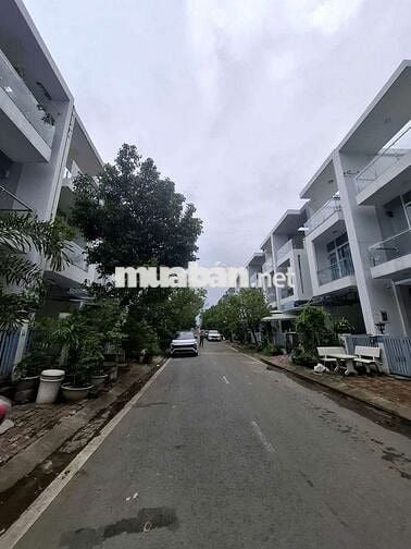 Cho thuê nguyên căn 3 tầng 5×16 kdc đồng bộ gần vòng xoay An Lạc