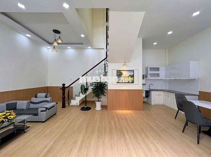 Nhà lê văn quới 8x5m 1 trệt 1 lầu 2pn,2wc hẻm xe hơi