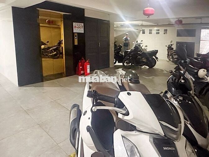 BÁN GẤP TÒA CHDV 9x19 GIA ĐÌNH Ở NHƯ BIỆT THỰ VÀ THU NHẬP 120TR/THÁNG