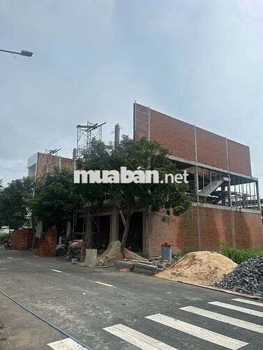 Nhà mặt tiền kinh doanh cạnh toà nhà chung cư văn phòng