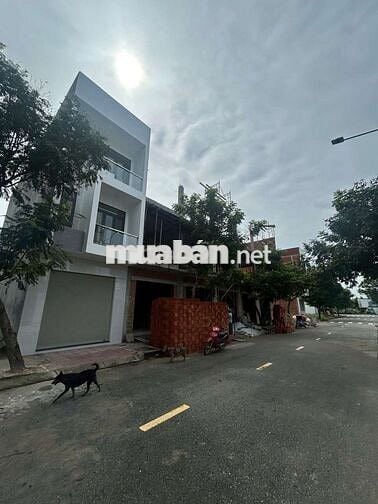 Nhà mặt tiền kinh doanh cạnh toà nhà chung cư văn phòng