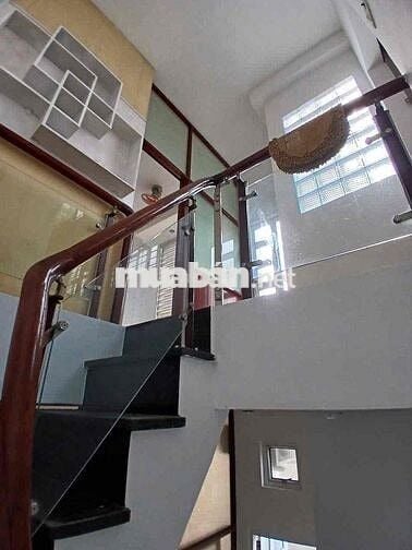 Cho thuê nhà mới đẹp - 1trệt 2lầu - 2pn hẻm Nguyễn Thị Minh Khai - Q1