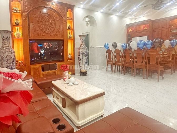 BÁN GẤP TÒA CHDV 9x19 GIA ĐÌNH Ở NHƯ BIỆT THỰ VÀ THU NHẬP 120TR/THÁNG