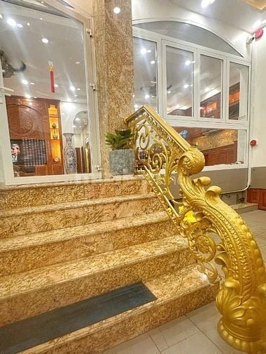 BÁN GẤP TÒA CHDV 9x19 GIA ĐÌNH Ở NHƯ BIỆT THỰ VÀ THU NHẬP 120TR/THÁNG