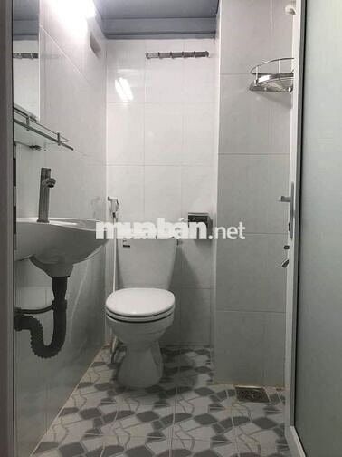 Cho thuê phòng đẹp, có Máy lạnh, WC riêng, tại 123 Hồng Lạc