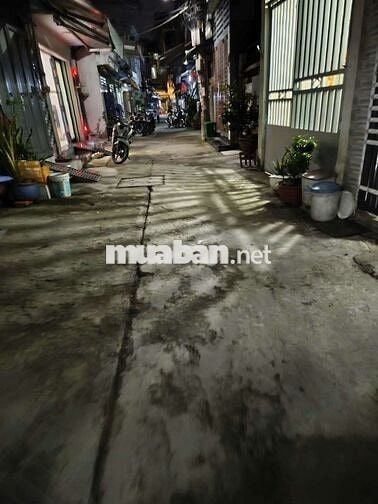 Cho thuê nhà nguyên căn trệt 1 gác suốt có ban công hẻm cụt ô tô LVQ