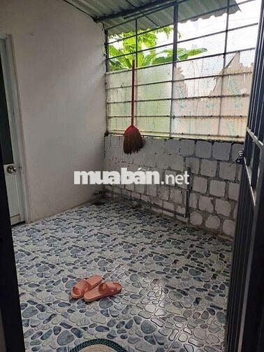 Cho thuê nhà tx 52 dt 117m sân xe hơi giá 6tr