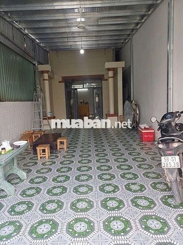 Cho thuê nhà tx 52 dt 117m sân xe hơi giá 6tr