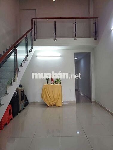 Cho thuê nhà tx 52 dt 117m sân xe hơi giá 6tr