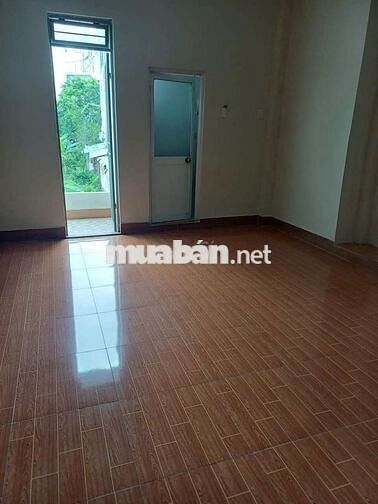 Cho thuê nhà tx 52 dt 117m sân xe hơi giá 6tr