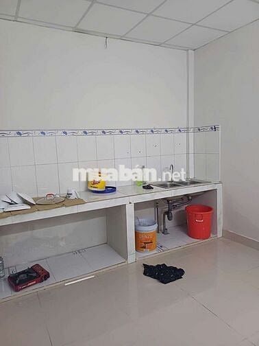 Cho thuê nhà tx 52 dt 117m sân xe hơi giá 6tr