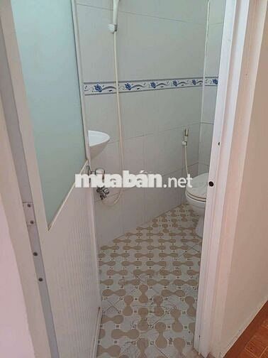 Cho thuê nhà tx 52 dt 117m sân xe hơi giá 6tr