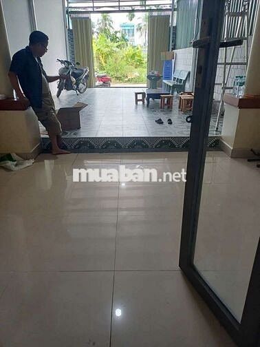 Cho thuê nhà tx 52 dt 117m sân xe hơi giá 6tr