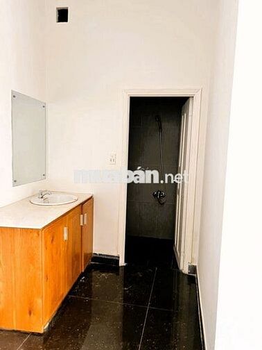 Nhà nguyên căn đường số 24 Linh Đông, rộng rãi tiện ở kinh doanh