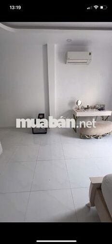 Nhà phố trệt gác. Có 3Pn. Mặt tiền 6m, oto đỗ trong nhà. Tại Nhà Bè