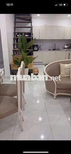 Nhà phố trệt gác. Có 3Pn. Mặt tiền 6m, oto đỗ trong nhà. Tại Nhà Bè