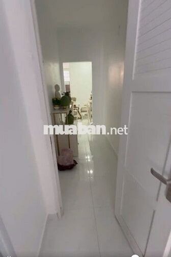 Nhà phố trệt gác. Có 3Pn. Mặt tiền 6m, oto đỗ trong nhà. Tại Nhà Bè