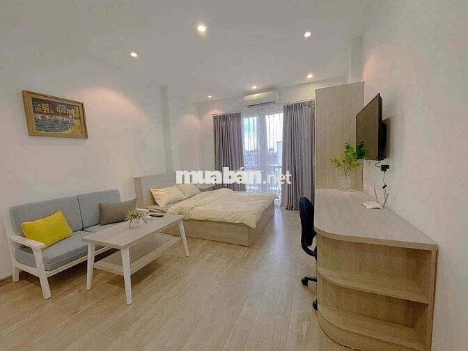 đối diện vincom Cộng Hoà hướng về Q1,3,Phú Nhuận