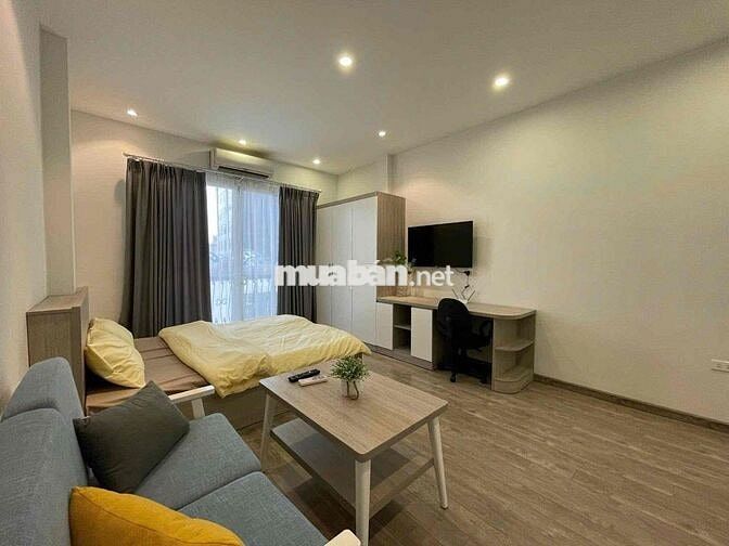 đối diện vincom Cộng Hoà hướng về Q1,3,Phú Nhuận