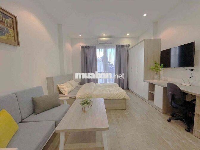 đối diện vincom Cộng Hoà hướng về Q1,3,Phú Nhuận