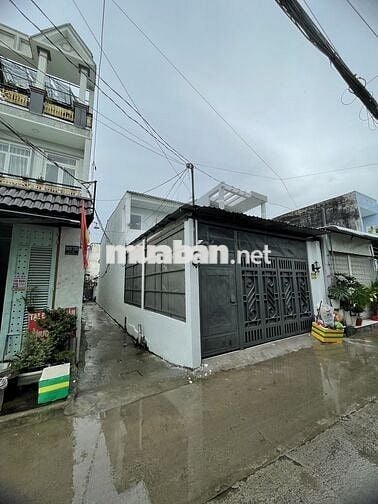 Nhà phố trệt gác. Có 3Pn. Mặt tiền 6m, oto đỗ trong nhà. Tại Nhà Bè