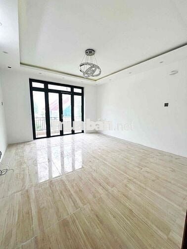 Nhà mới 2 lầu 4 phòng KDC Hồng Loan